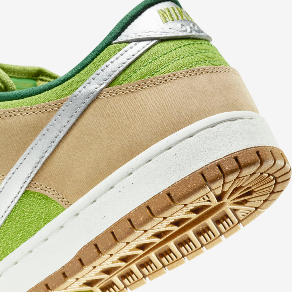 Nike SB Dunk Low "Escargot" FQ7585-200