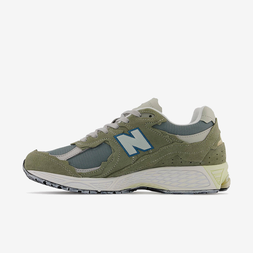 01-new-balance-2002r-protection-pack-mirage-grey-m2002rdd