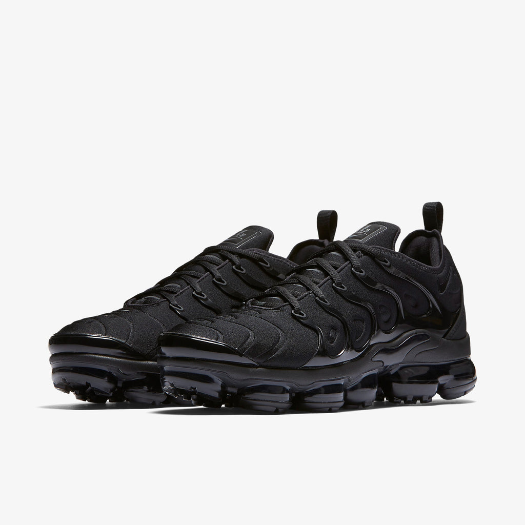 Nike Air VaporMax Plus "Triple Black" - Shoe Engine