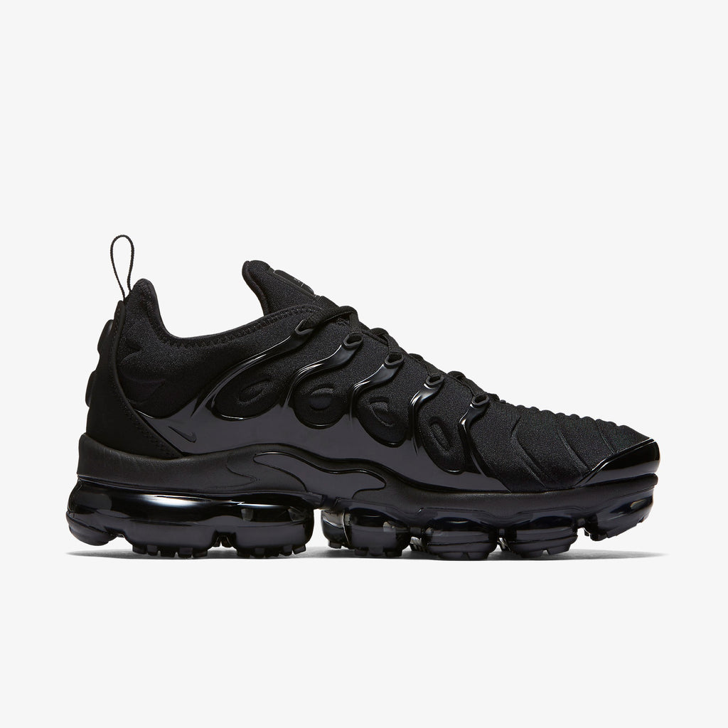 Nike Air VaporMax Plus "Triple Black" - Shoe Engine